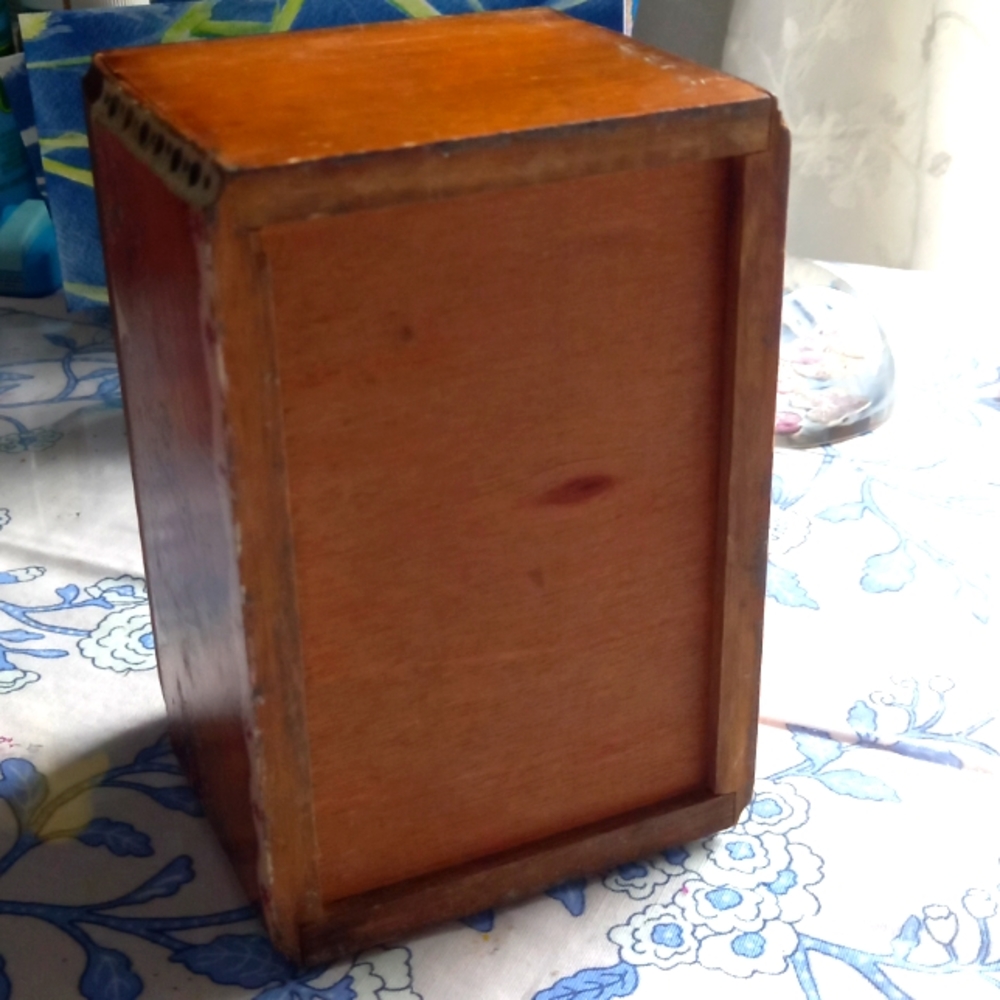 Vintage Brown Wooden Trinket Box with Pink Heart Motif - Picture 3 of 5